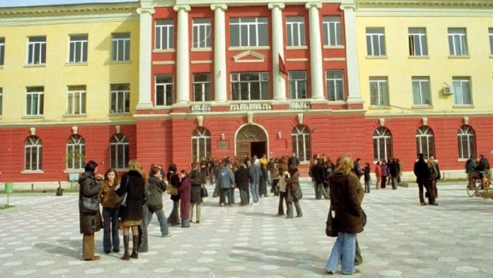 KËRKUAN AMENDAMENTIN E LIGJIT PËR ARSIMIN E LARTË/ Lista e mbushur me pedagogë të lidhur me PD dhe LSI