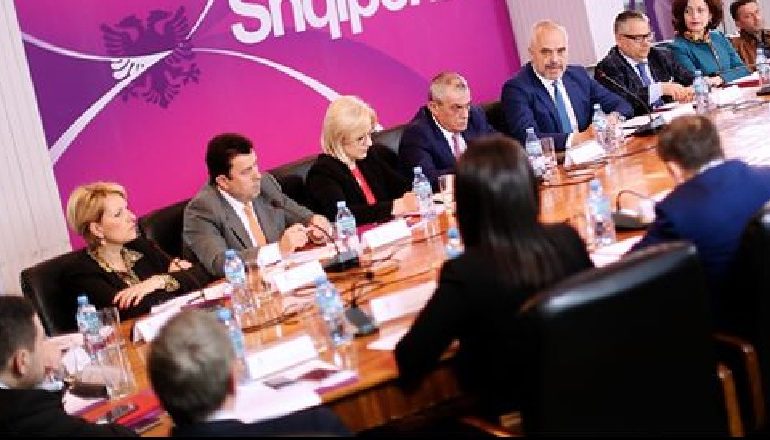 4 ORË MBLEDHJE E KRYESISË SË PS/ 12 kryetarët e qarqeve raportim të detajuar