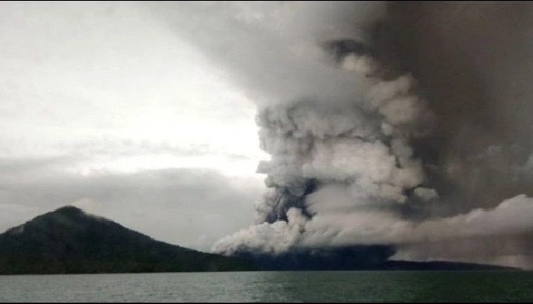 PASOJAT E TSUNAMIT NË INDONEZI/ Të mbijetuarit pa ujë, ushqime dhe ilaçe (VIDEO)
