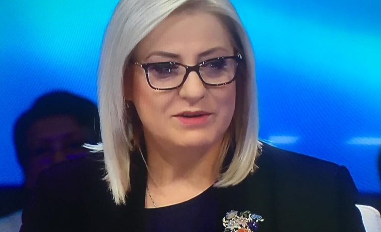 TARIFAT/ Ministrja Nikolla: E bëmë për të qenë në krah të familjeve shqiptare, studentët neglizhonin me…