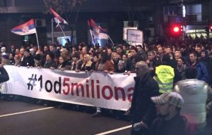 “VUÇIÇ HAJDUTI”/ Mijëra protestues dalin në shesh kundër presidentit serb