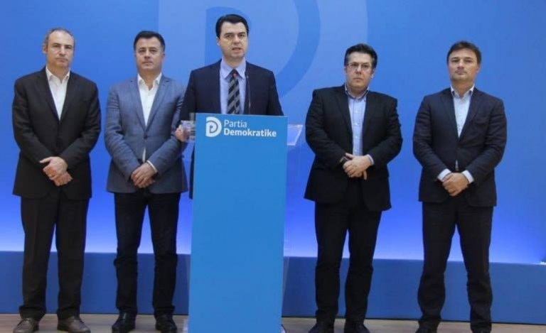 MBLEDHJA E GRUPIT TË PD/ Opozita rikthehet në parlament, në prag të skadimit te mandateve