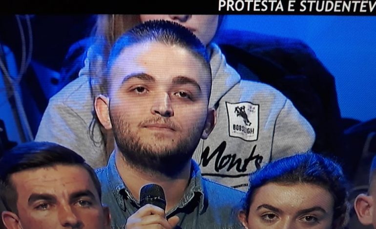 MILITANTI I “LSI” SHKON TEK “OPINION” SI STUDENT/ Opozita u vjedh studentëve hapësirën mediatike për politikë