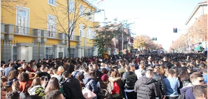 “U BËJMË THIRRJE…”/ PD kërkon “të përdor” studentët, ja thirrja e hapur që i nxjerr zbuluar (FOTO)