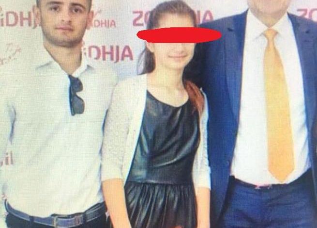 “SHPERTHEU NDAJ RAMES”/ Të riut i dalin FOTOT me Koço Kokëdhimën: Shqipëria do…
