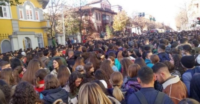 TË RINJTË E LRI…/ Shkelet kërkesa e studentëve për mospërfshirje të politikës në protestë (FOTO)