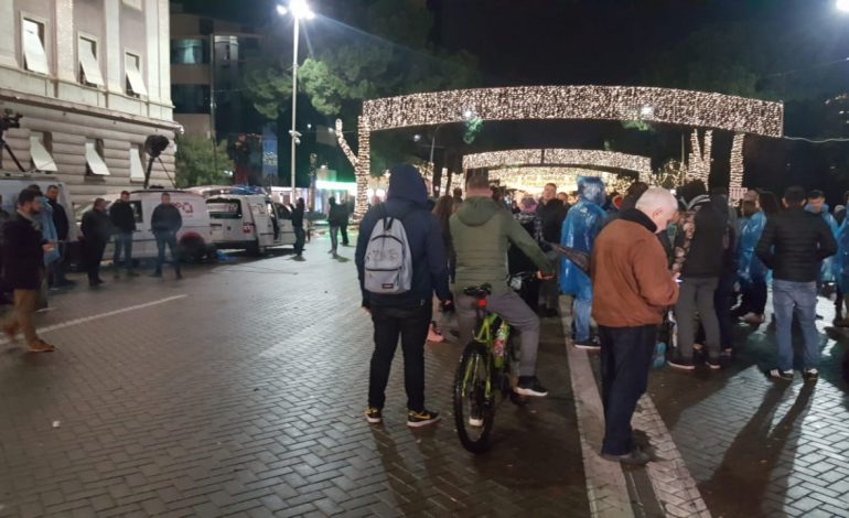 PAS GARANCISË SË RAMËS/ Studentët braktisin protestën. Qendrojnë vetëm… (FOTO)