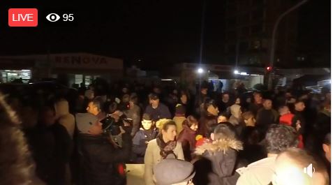 PROTESTA TEK “UNAZA E MADHE”/ Policia shoqëron TRE persona, mes tyre një 13 vjeçar