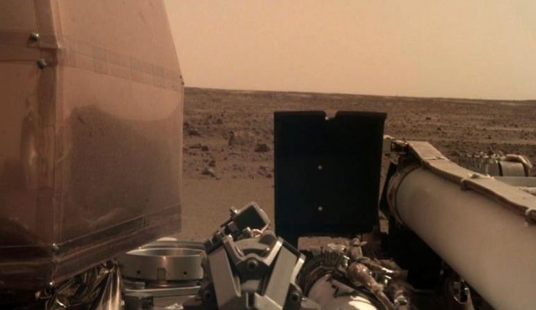 NASA regjistron tingujt e parë të erës në Mars