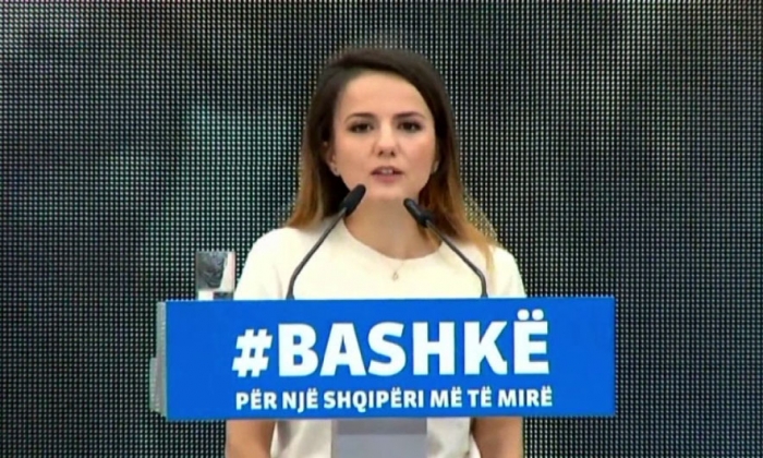 THA SE DO TË LINTE MANDATIN/ Vajza Azem Hajdarit PRO Ramës për negociata, por fshin menjëherë postimin