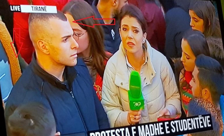 PROTESTA/ Kush po i përçan studentët, sekretari i grupit parlamentar të LSI. Thirrje për marshim drejt… (FOTO)