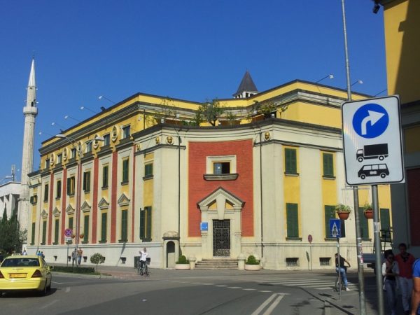 AKUZAT E PD/ Reagon bashkia Tiranë: S’ka leje ndërtimi për Begon (FOTO)