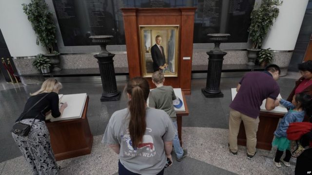 FUNERALI I PRESIDENTIT BUSH/ Nderimet do të vazhdojnë për 5 ditë (DETAJET)