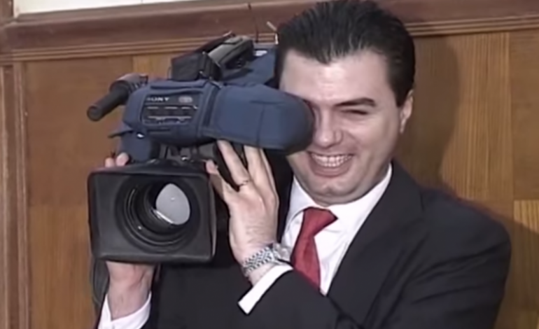 PROTESTA/ Njerëzit e Lulzim Bashës kërcënojnë STUDENTËT në Shkodër (VIDEO)
