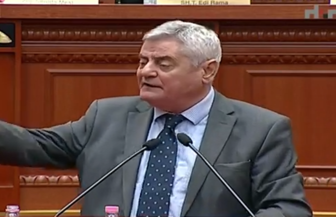 PAS DEKLARATËS SË BERISHËS/ Dash Shehi: Rrini të qetë, nuk i merr njeri armët (VIDEO)