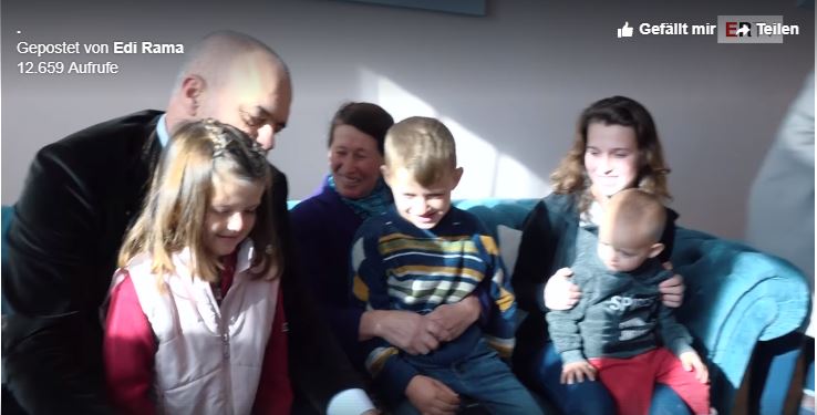 RAMA PUBLIKON VIDEON/ Me momentet e fundvitit më të gëzuar në familjen e Vullnet Shabajt