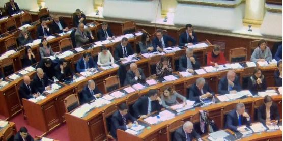 “VEZA DHE TË FSHEHTAT E SAJ”/ Momenti QESHARAK kur Hasa fut dorën në XHEPIN e Bashës