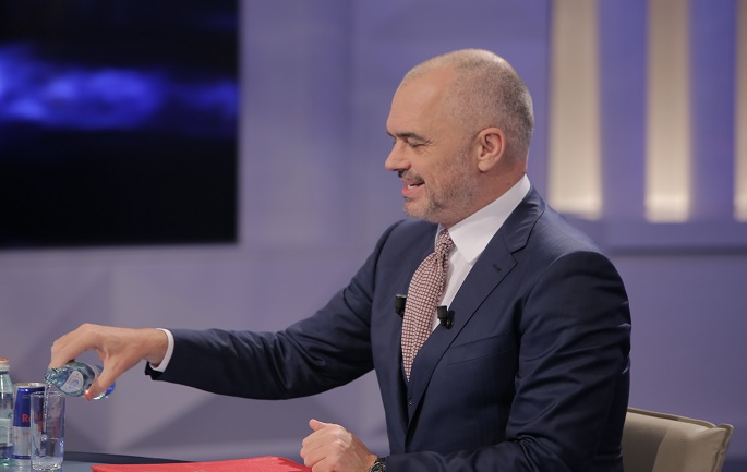 “I MBËSHTES 8 PIKAT EDHE SIKUR…”/ Rama poston FOTON. Ja ku do të jetë sot në mbrëmje