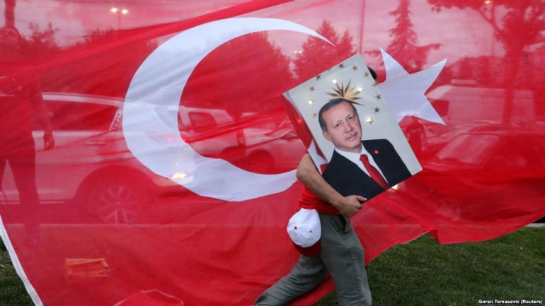 OFENDUAN LIDERIN/ Dyshohet se fyen Erdogan, Prokuroria merr në pyetje dy aktorët
