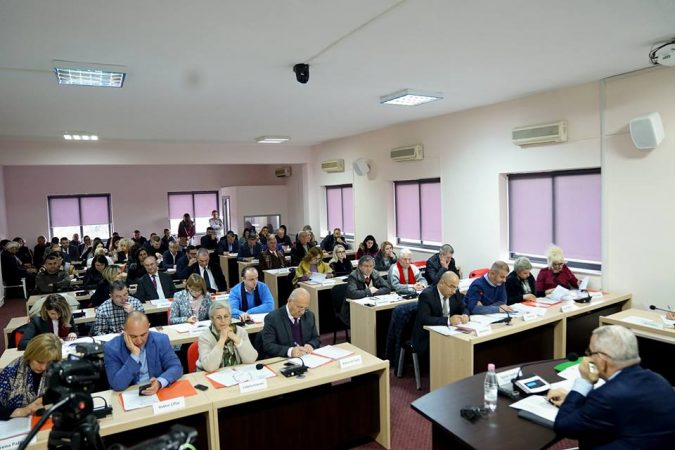 MONA “LIRON” ANËTARËT/ PS-LSI bashkojnë votat në Elbasan për buxhetin e 2019