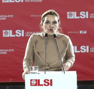 “MUA DHE BASHËS NA DHANË MËSIM STUDENTËT”/ Kryemadhi: Populli duhet të…
