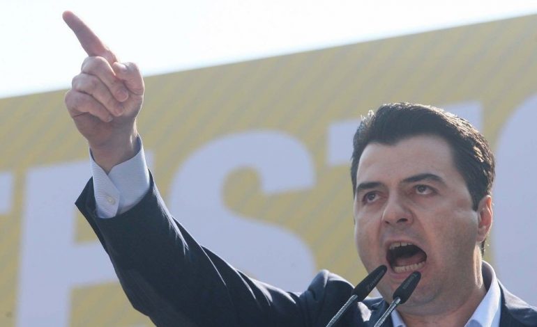 PROTESTA/ Studentët kundër Bashës: Ik në Holandë, këtu i dalim vetë zot vetes!