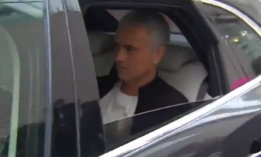 "MIRUPAFSHIM..."/ Zbulohen fjalët e fundit të Mourinhos duke u larguar nga hoteli i Manchester Unitedit (VIDEO)