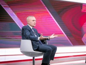 “UNAZA E RE DUHET TË REALIZOHET”/ Meta del KUNDËR Berishës, Bashës dhe Monikës