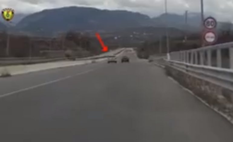 AKSIONI I POLICISË PËR SIGURINË RRUGORE/ Evidentohen 38 raste shkeljesh në Elbasan (VIDEO)