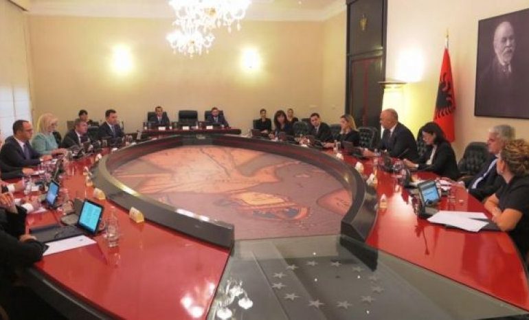 NDRYSHON BUXHETI/ Hyn në fuqi akti normativ, 300 mln lekë për konviktet