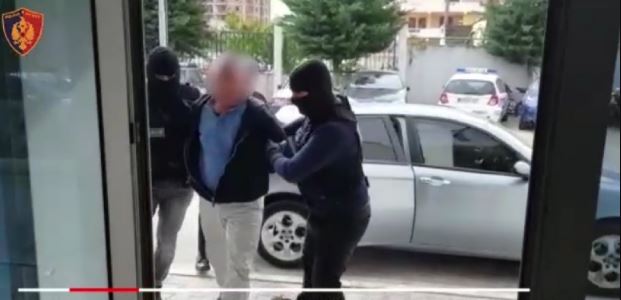 ARRESTOHET 46-VJEÇARI/ I dënuar me 6 muaj BURG për KEQTRAJTIM të të miturve