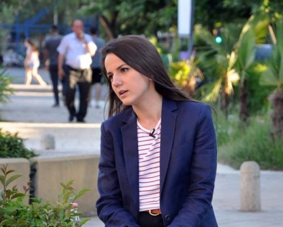 DORËZON MANDATIN E DEPUTETES/ Vajza Azem Hajdarit: PD nuk po kuptohet nga populli. S’ka më…