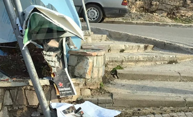 E RËNDË NË SARANDË/ Përmbyset automjeti i pastrimit , plagoset punonjësja… (VIDEO)