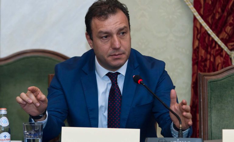 ASAMBLEJA E PS/ Largohet SONILA QATO, e zëvëndëson EDUART SHALSI