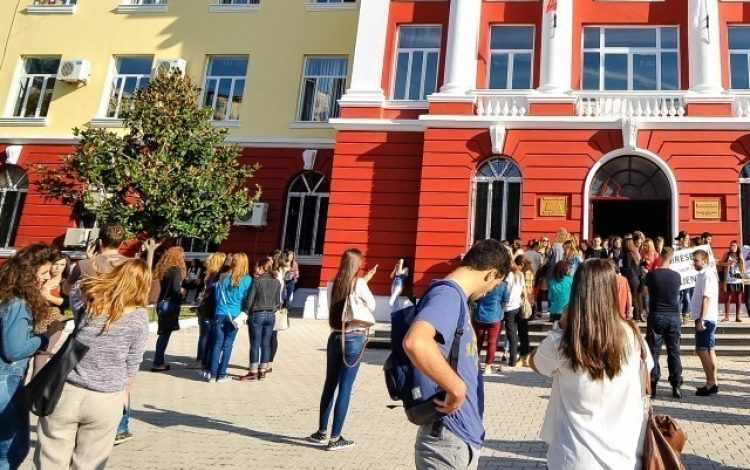 LAJM I MIRË/ Tarifa 100% nga shteti për studentët me aftësi të kufizuara