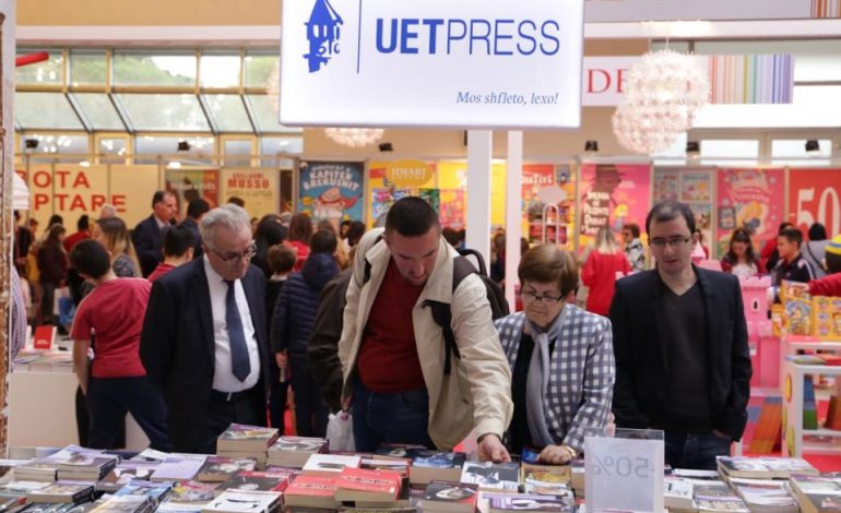 DO KTHEHET NË TRADITË ÇDO FUND VITI/ Ja 10 librat më të mirë të vitit 2018