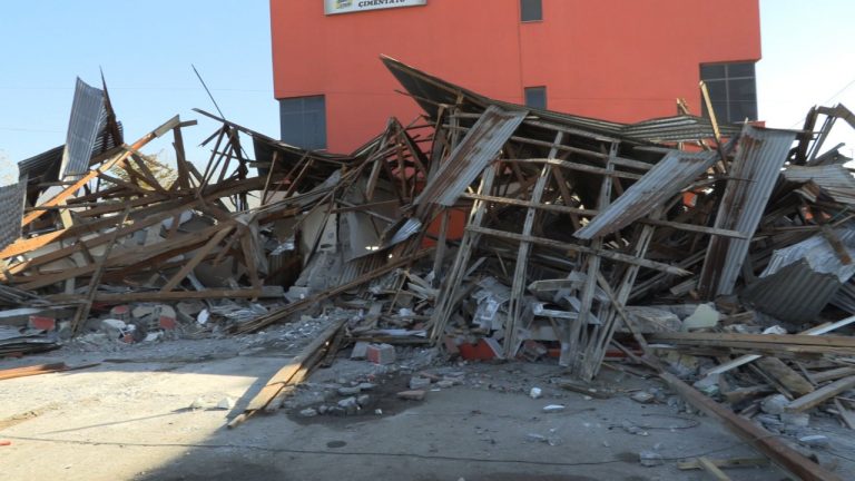 PROJEKTI I “UNAZËS SË RE”/ Bashkia e Tiranës prish edhe dy ndërtime të tjera pa leje te Astiri