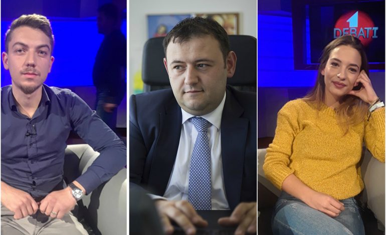 PROTESTA/ Dy STUDENTË flasin hapur : Deputeti i VEZËVE nuk MUND të na përfaqësojë neve