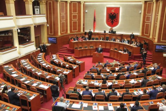 RRËZIMI I DEKRETIT TË METËS/ PD-LSI letër Kuvendit: Ju tregojmë si u shkel rregullorja