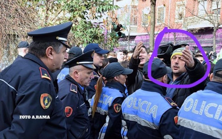 BASHA MERR VENDIMIN PAS ZHGËNJIMIT/ Të gjitha protestat e PD ia beson kameramanit personal (VIDEO)