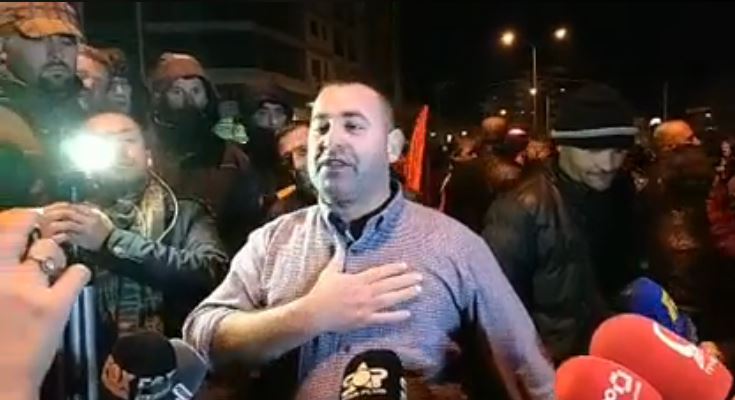 UNAZA E RE/ “Edi Rama u bëftë 100 vjeç”. Ngatërroi protestën, tërbohen njerëzit e PD (VIDEO)
