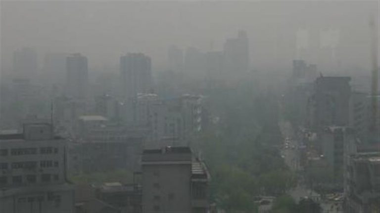 PAS RESHJEVE TË BORËS/ Prishtina “zhytet” në smog, gjendja e ajrit alarmante
