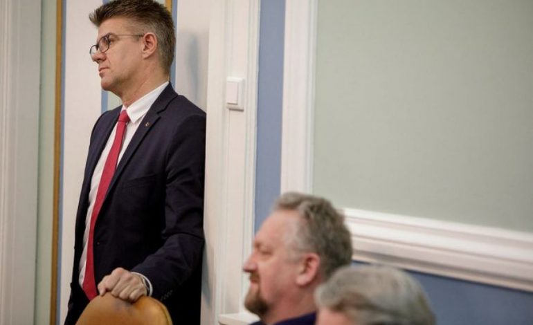 SKANDAL NË ISLANDË/ 6 deputetë përgjohen duke llomotitur fjalë vulgare kundër grave