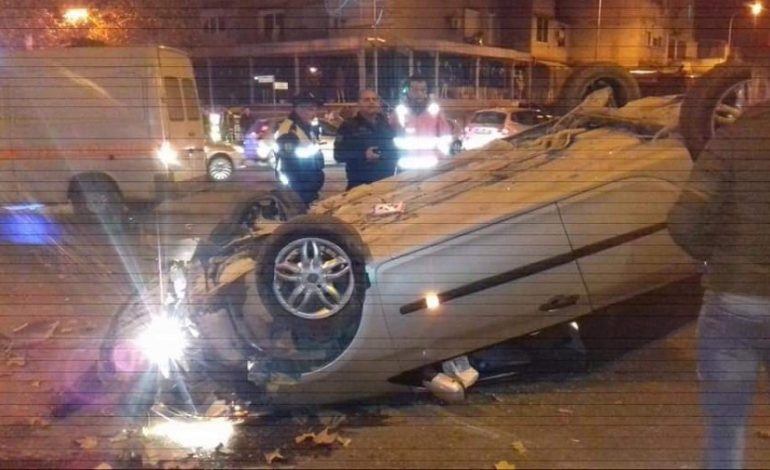 AKSIDENT I RËNDË/ Përmbyset makina në mes të Tiranës, ka të plagosur (PAMJET)