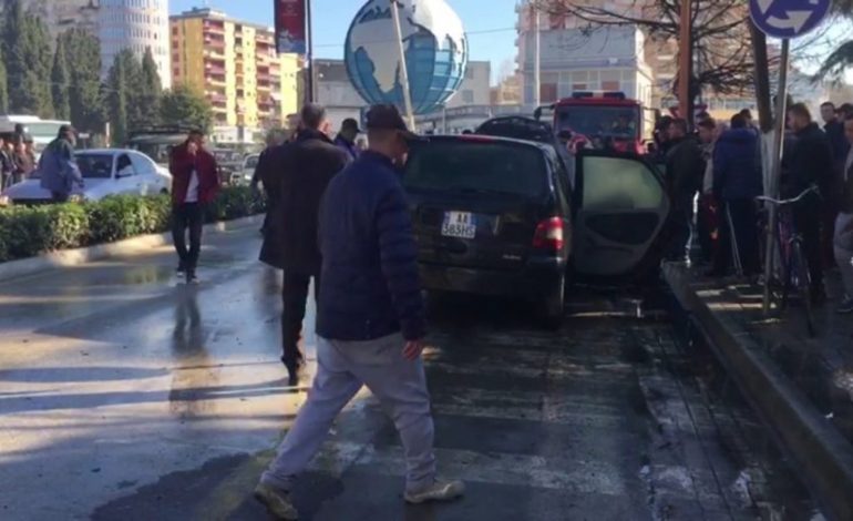NDODH NË FIER/ Makina MERR FLAKË, shoferi shpëton MREKULLISHT kur…