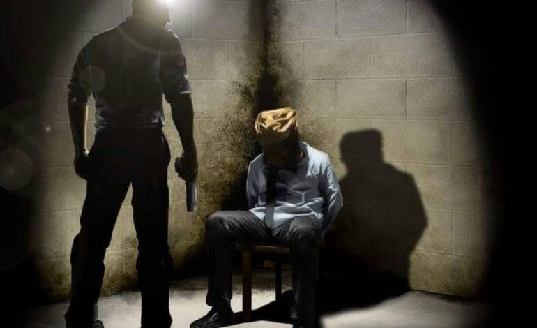 E RËNDË NË KUÇOVË/ I rrëmbejnë KUSHËRIRIN, 25-vjeçari i ngul THIKËN njërit prej pengmarrësve