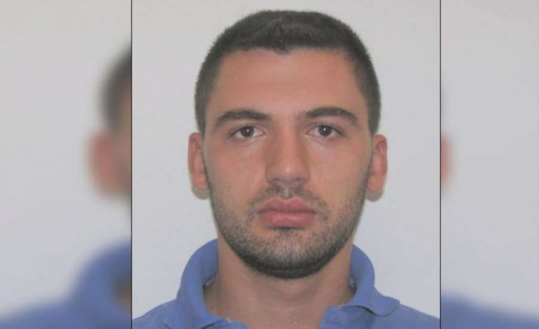 POLICIA E ELBASANIT PUBLIKON EMRAT/ Kush është Klement Çala, arratisja nga burgu dhe grabitja në Rinas (FOTO)