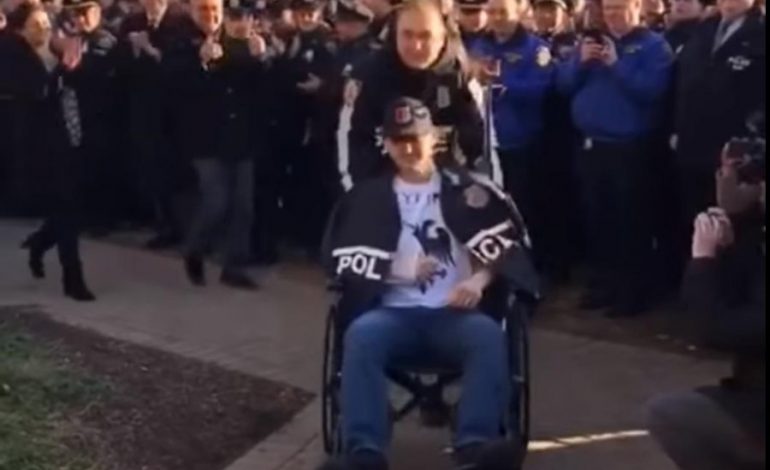 “HERO NË AMERIKË”/ Shihni si e presin KOLEGËT, policin SHQIPTAR që u plagos në Nju Jork (VIDEO)