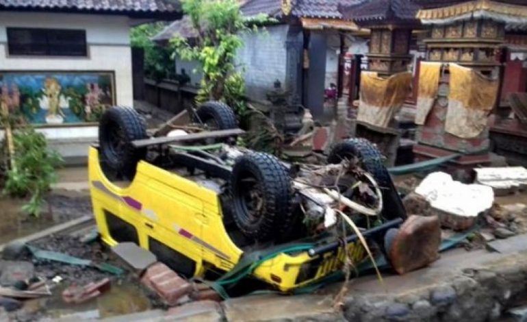 TRAGJIKE/ Cunami vdekjeprurës godet Indonezinë, qindra të vdekur dhe të plagosur (FOTO)