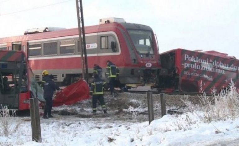 TRENI PËRPLASET ME AUTOBUSIN/ Vdesin 5 persona në Nish